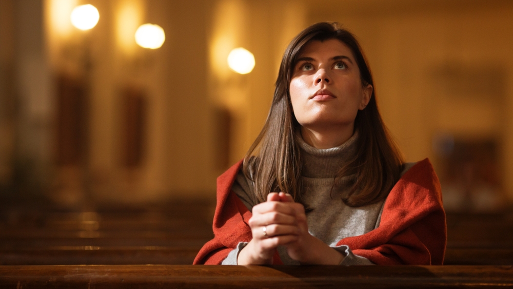 woman praying in quiet moment seeking God in a powerful prayer
